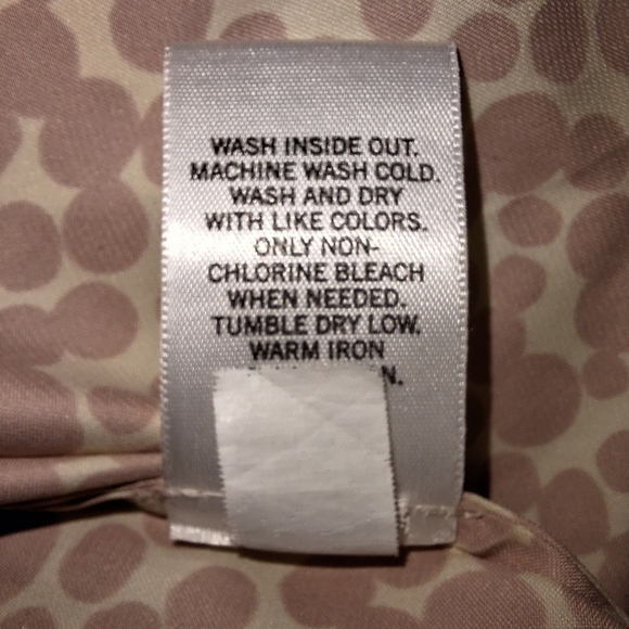 A Banana Republic ladies sleeveless cheetah print top in a size petite small. - Picture 4 of 5